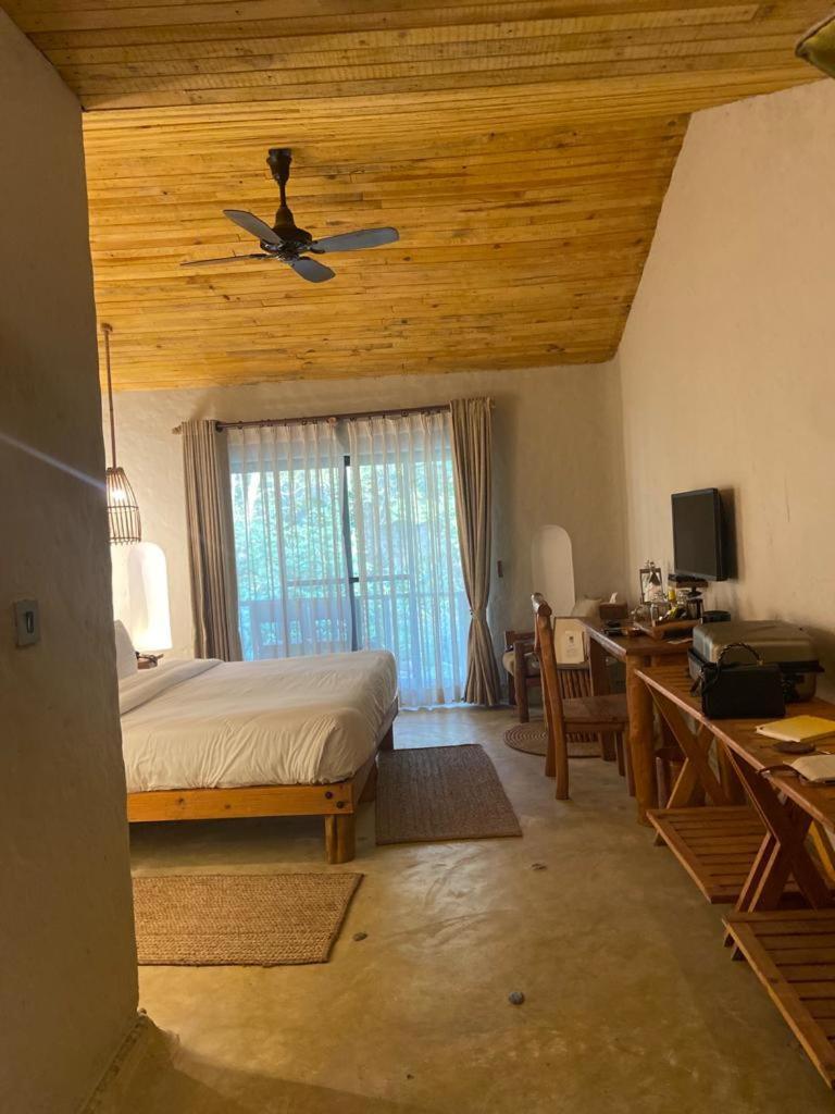 Barahi Jungle Lodge Meghauli Exterior photo